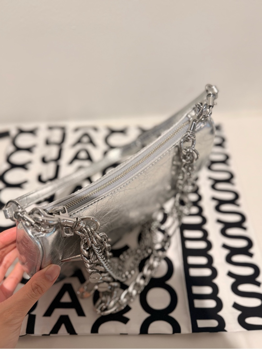 NWT Marc Jacobs crinkle shoulder bag with chain charm- silver (LAST ONE!) - Picture 8 of 10